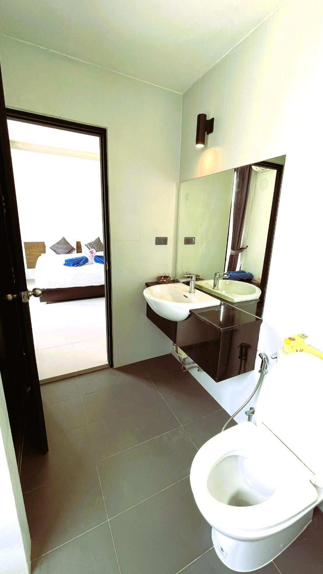 Rockstar Beach Apartments Strand Bang Rak Exterior foto